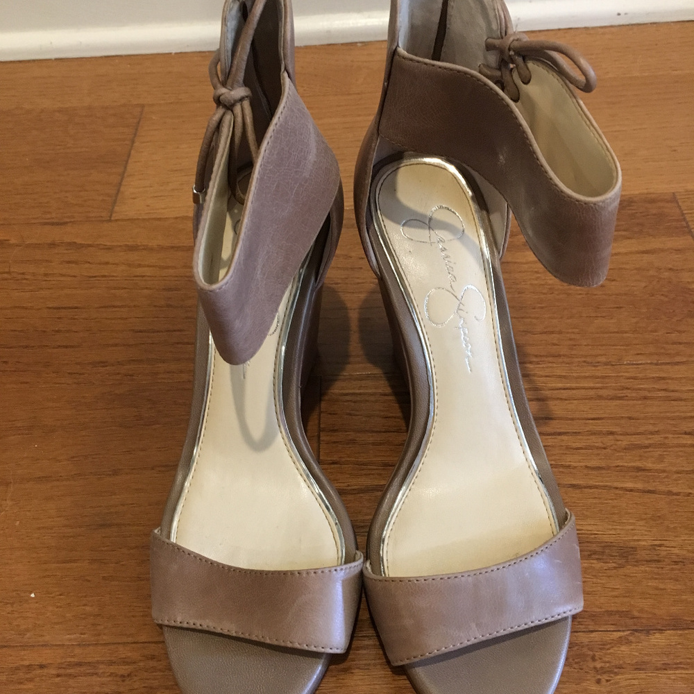 Jessica Simpson Nude Wedges - Picture 2 of 2